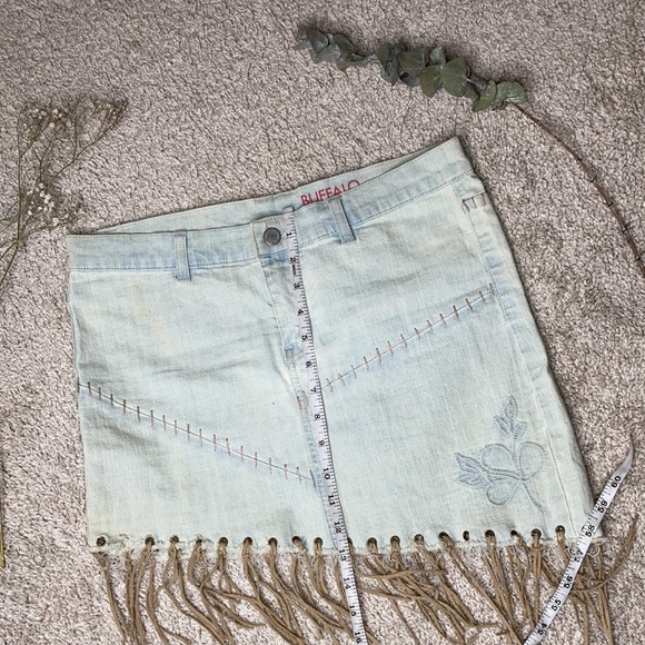 Buffalo David Bitton Mini Skirt | Size 28 - Picture 4 of 11